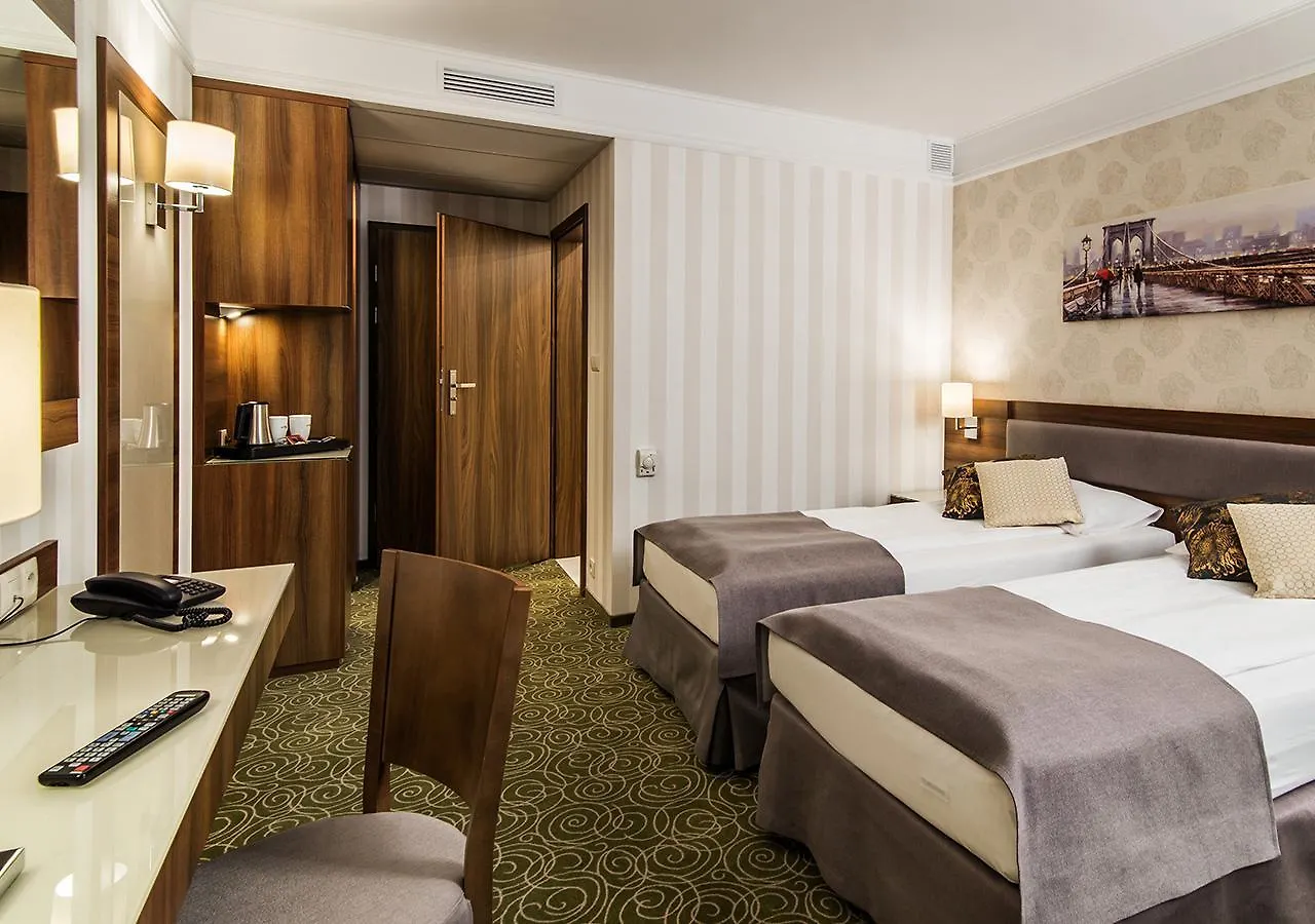 Hotel Lord - Warsaw Airport 4*,  Lengyelország
