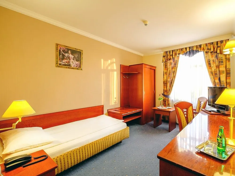 Hotel Lord - Warsaw Airport 4*,