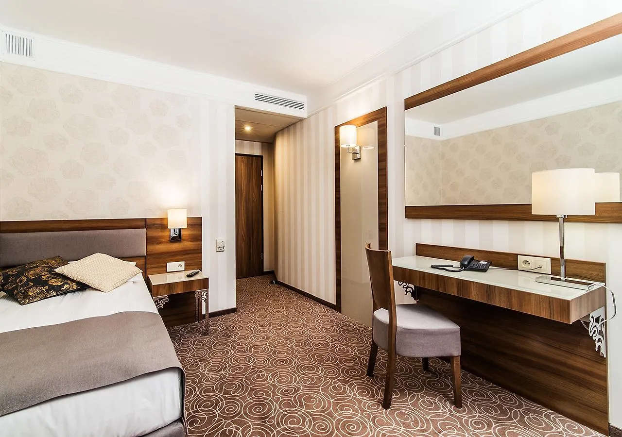 Hotel Lord - Warsaw Airport