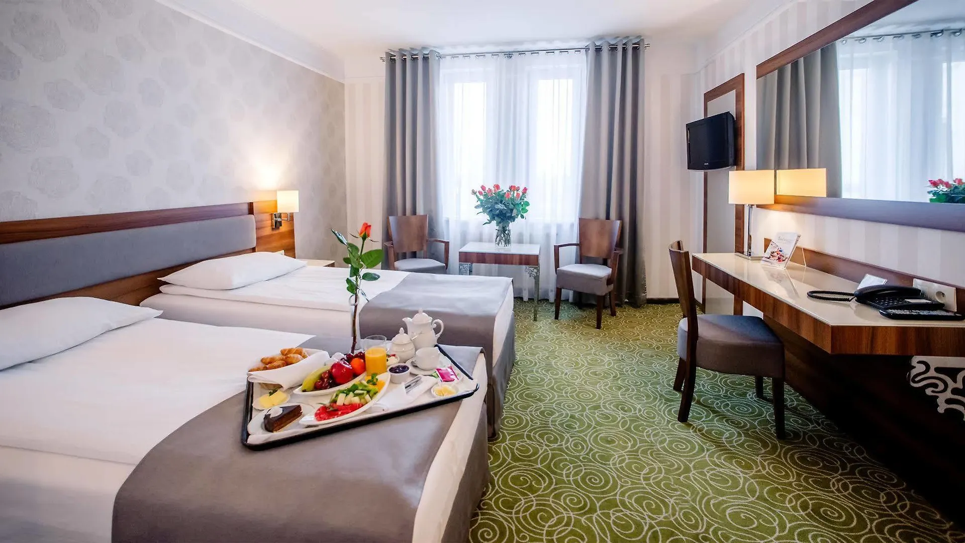 Hotel Lord - Warsaw Airport 4*,